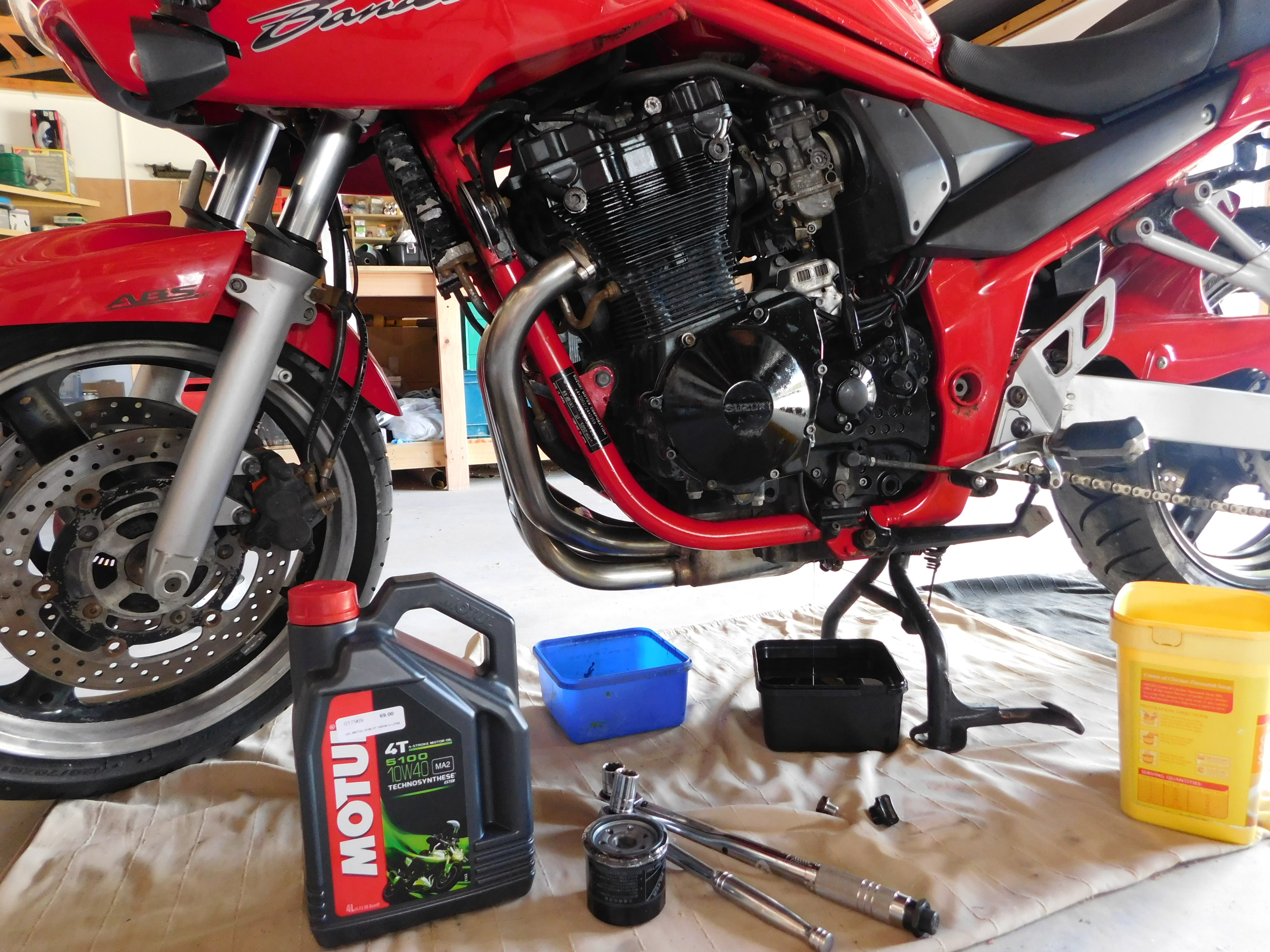 Oil change on a Suzuki GSF 650cc Badnit 2005 model