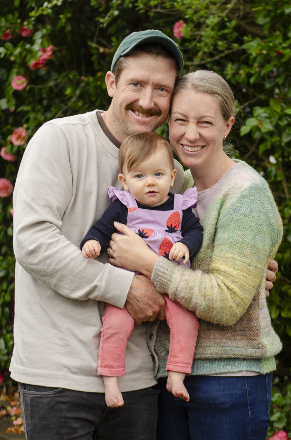 Family portrait photo of a young family. Taken by Te Awamutu, Waikato based photographer, Donna from Donna May Photography.