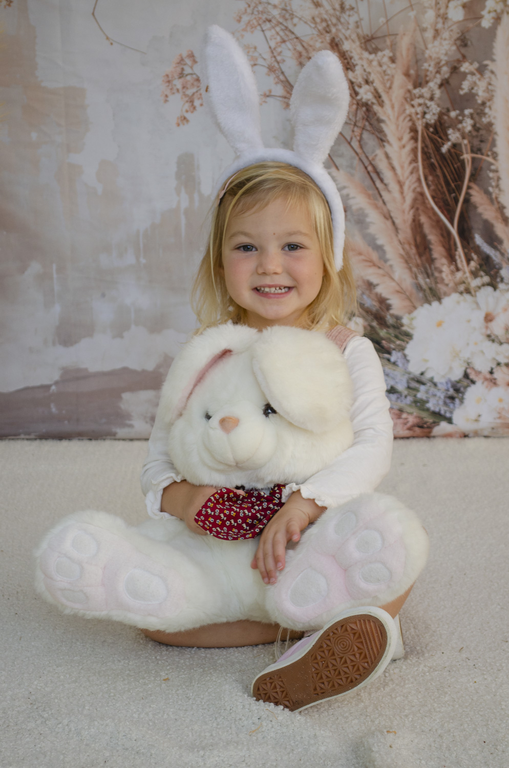 Easter bunny photograph of a young girl. Taken by Te Awamutu, Waikato based photographer Donna Powell from Donna May Photography
