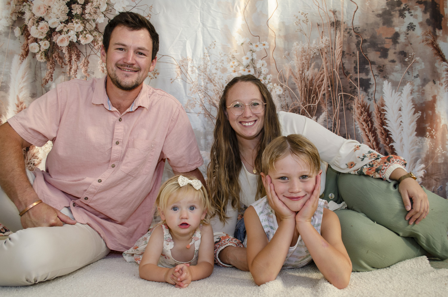 A lifestyle family portrait photo of a young family. Taken by Te Awamutu, Waikato based photographer, Donna from Donna May Photography