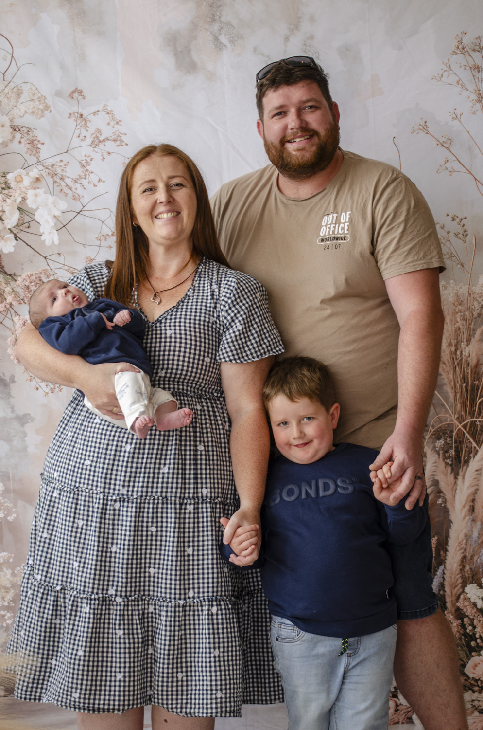 A lifestyle family portrait photo taken by Te Awamutu, Waikato based photographer Donna from Donna May Photography.