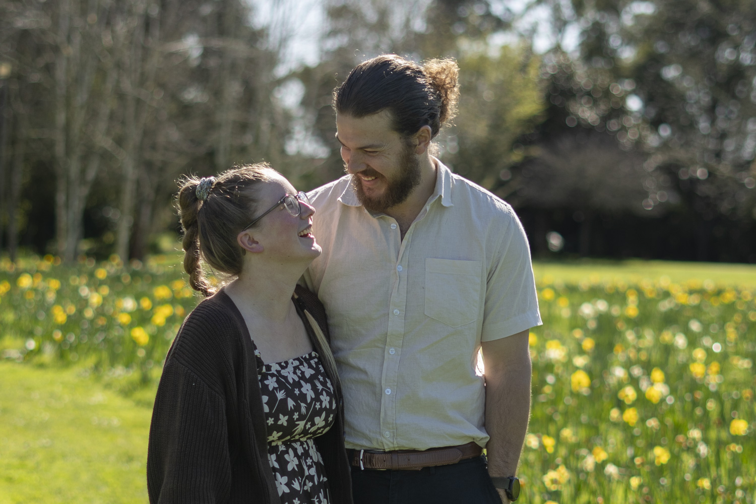A portrait photo of a young couple sharing a moment together amongst the daffodils. Taken by Te Awamutu, Waikato based photographer, Donna from Donna May Photography.
