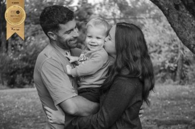 An award winning family photograph from Te Awamutu, Waikato based, photographer, Donna from Donna May Photography. Winning a bronze award at the 2025 New Zealand Iris Awards.