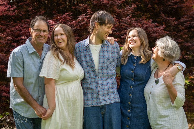 A family portrait of a mum and dad with their grown up children, Taken by Te Awamutu, Waikato based photographer, Donna from Donna May Photography.