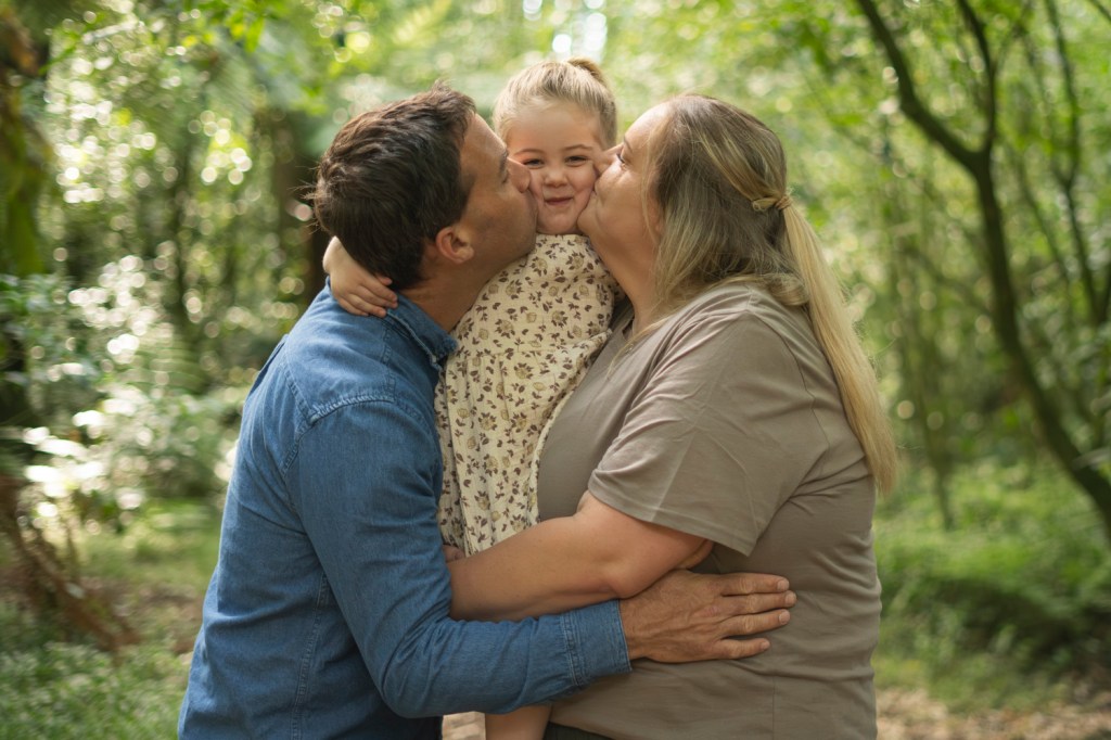Family portrait photo of a young family. Taken by Te Awamutu, Waikato based photographer, Donna from Donna May Photography.