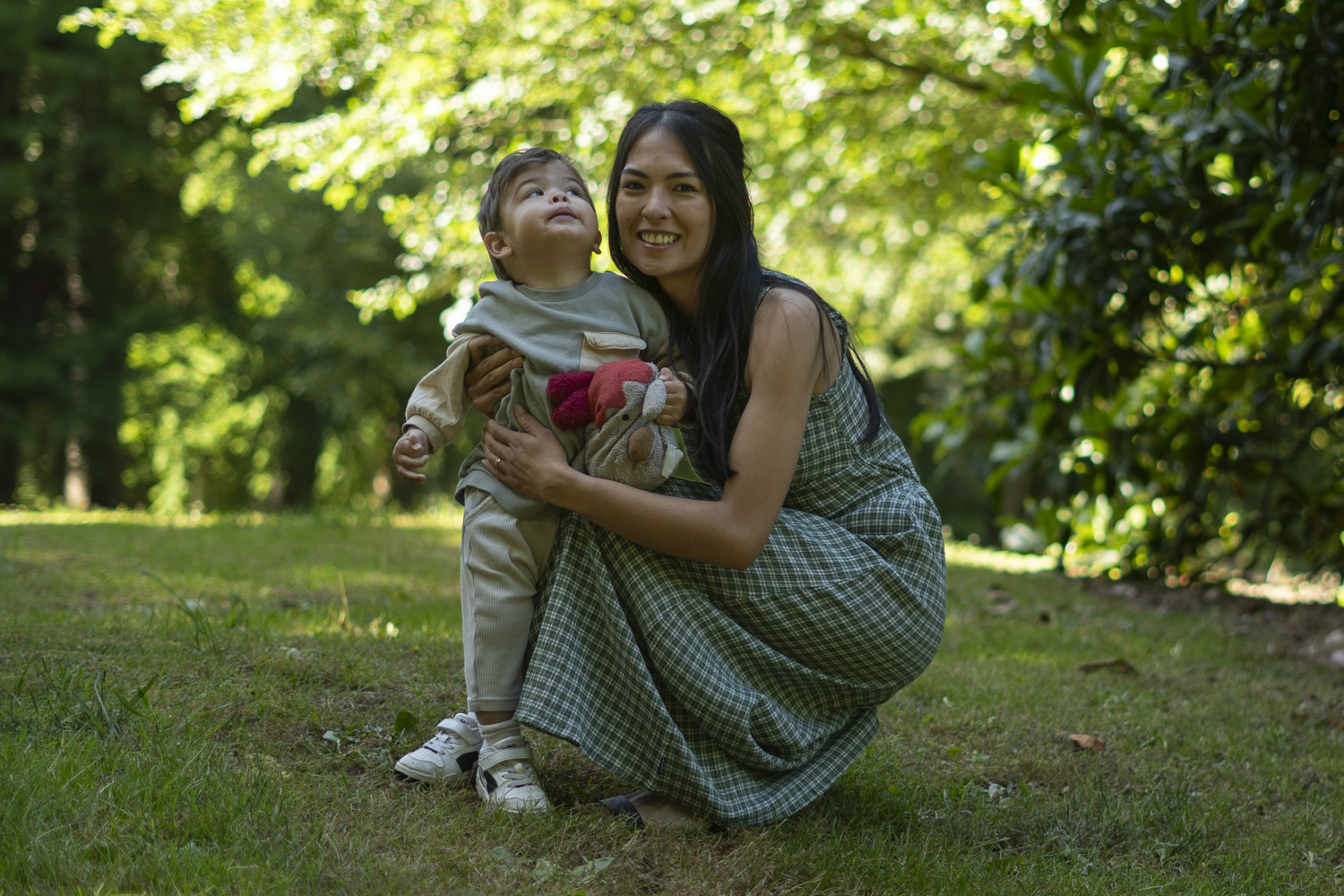 A portrait photo of a young mum holding her son. Taken by Te Awamutu, Waikato based photographer, Donna form Donna May Photography